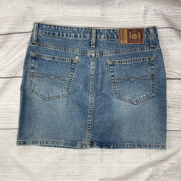 Vintage Y2K 2000s Era L.E.I. Juniors size 9 Short Jean Skirt - Picture 2 of 8